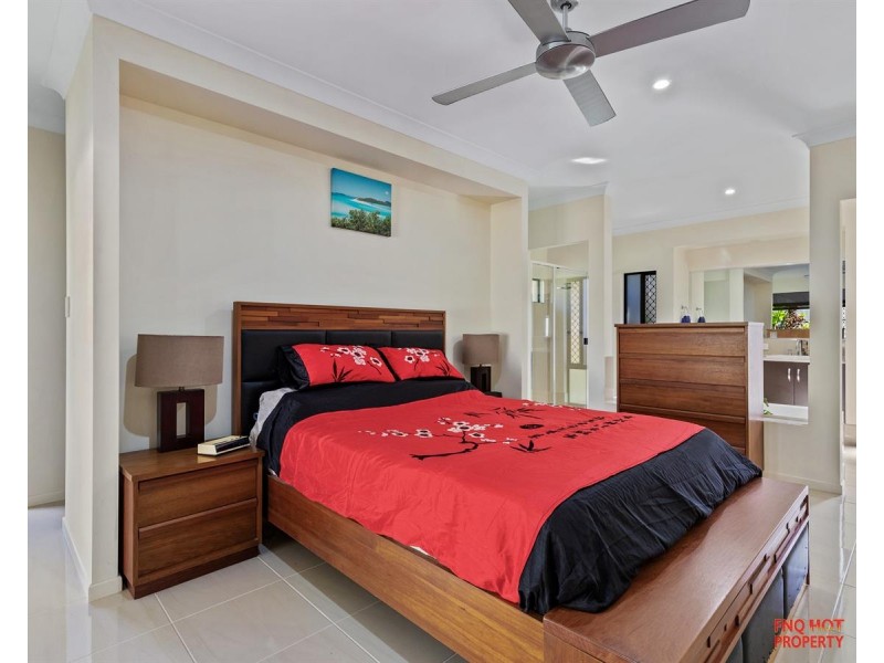 /3 Retreat Close, Palm Cove QLD 4879