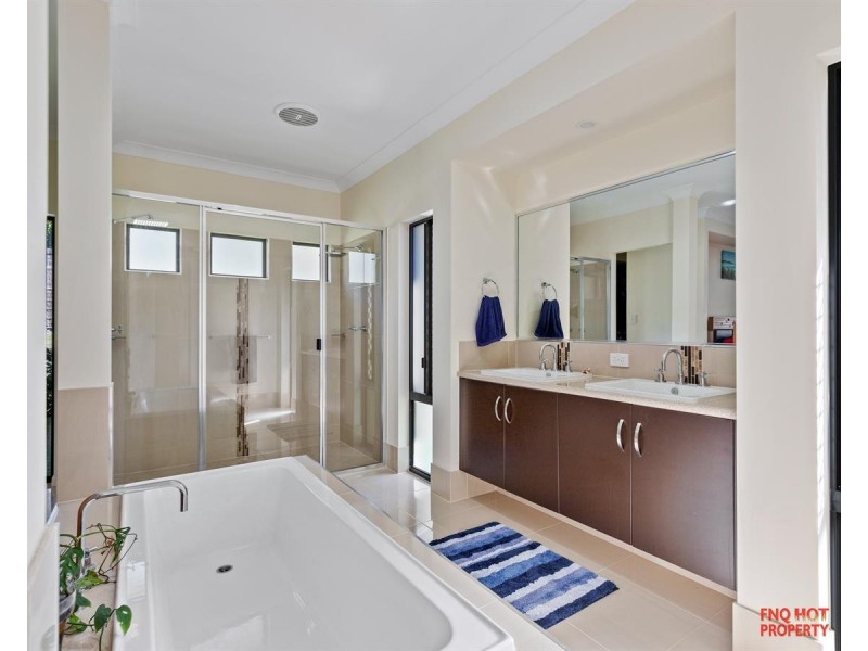 /3 Retreat Close, Palm Cove QLD 4879