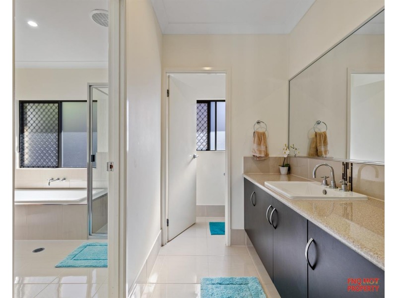 /3 Retreat Close, Palm Cove QLD 4879