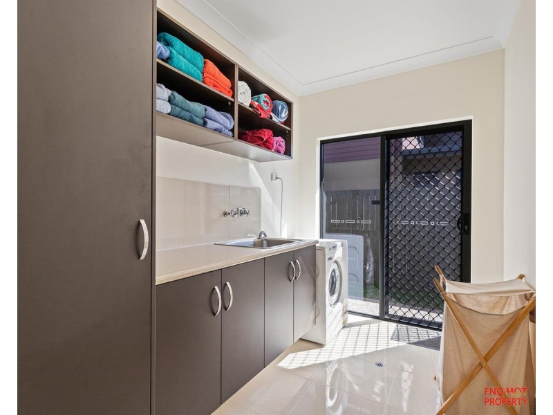 /3 Retreat Close, Palm Cove QLD 4879