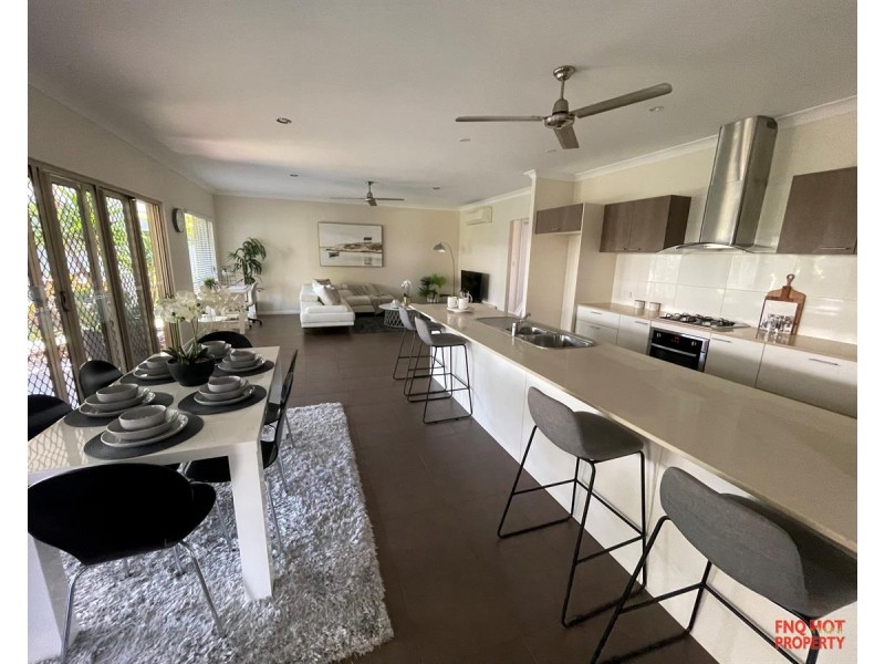 /10 Icefire Quay, Trinity Park QLD 4879
