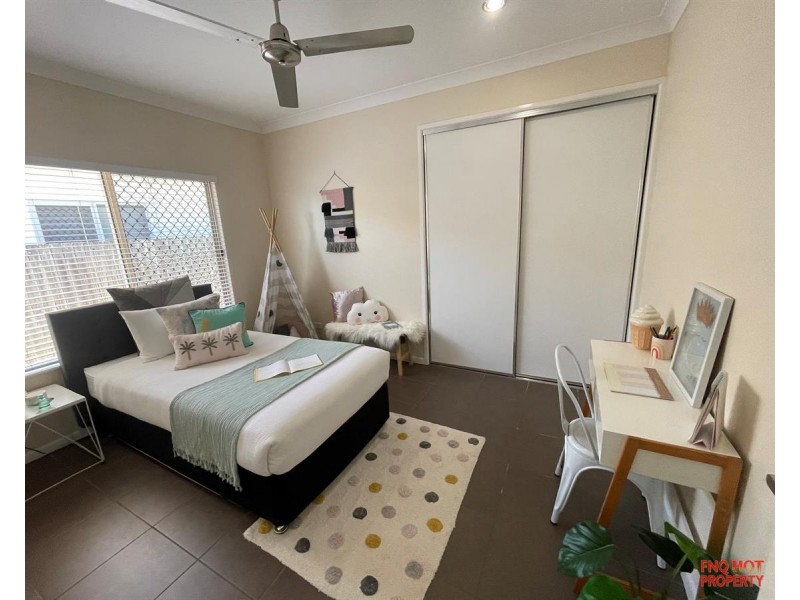 /10 Icefire Quay, Trinity Park QLD 4879
