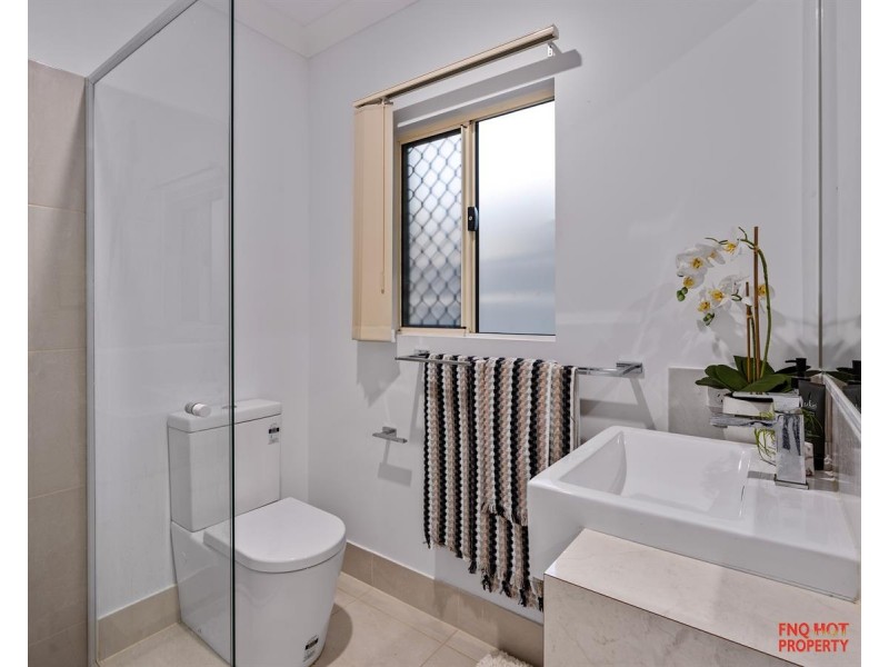 /7a Savaii Close, Palm Cove QLD 4879