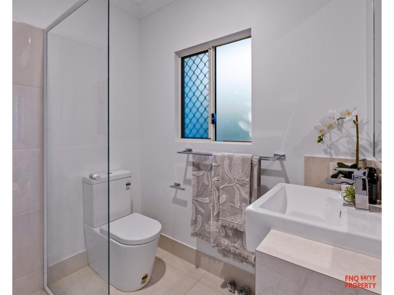 /7a Savaii Close, Palm Cove QLD 4879
