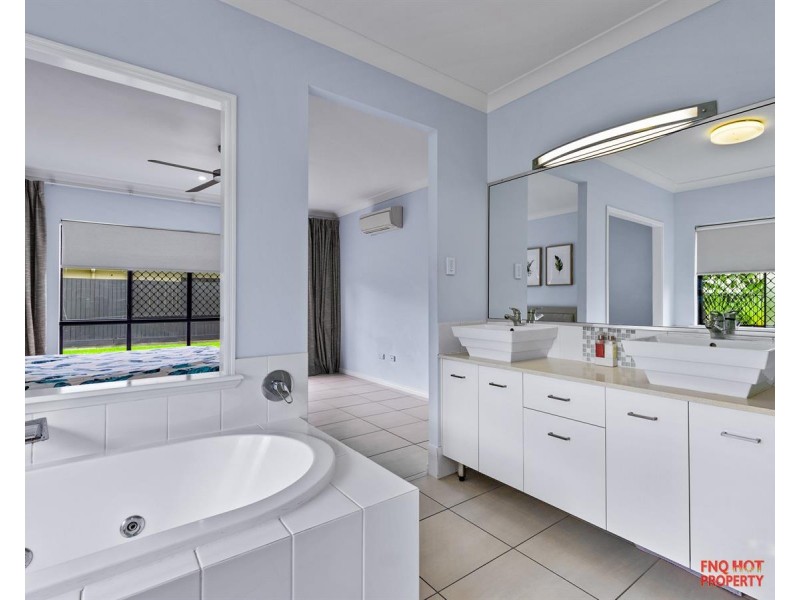 /5 Iridescent Drive, Trinity Park QLD 4879