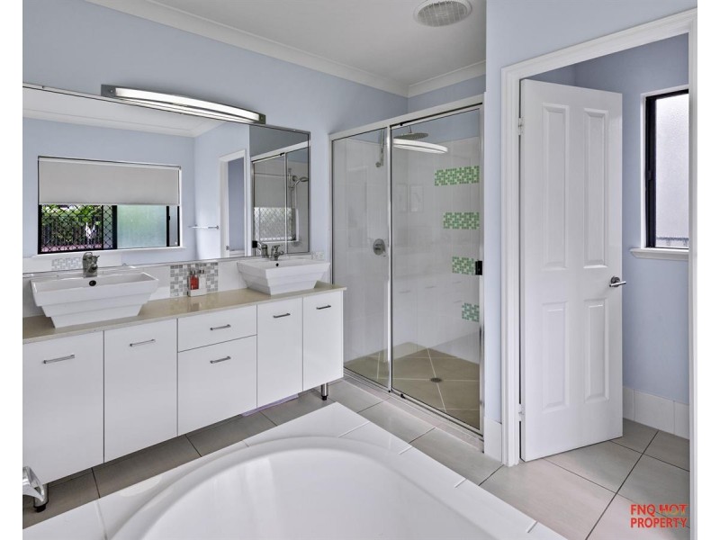 /5 Iridescent Drive, Trinity Park QLD 4879