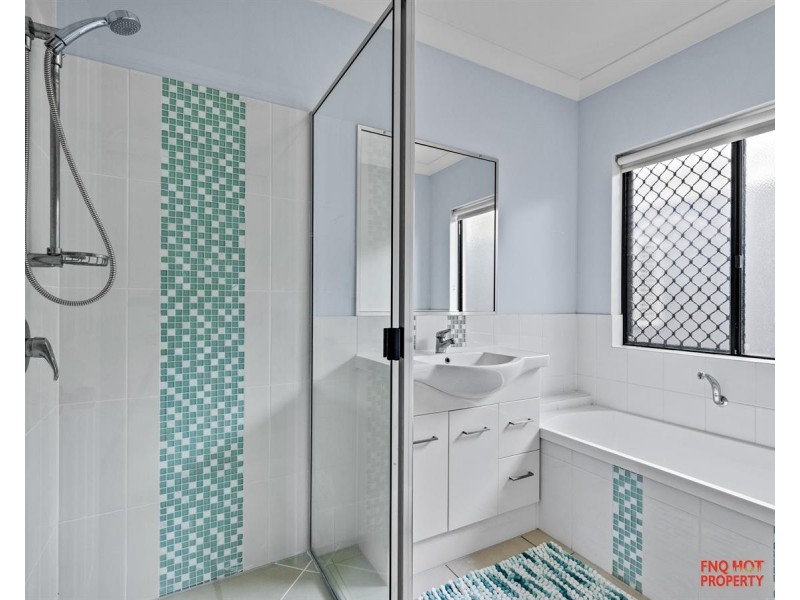 /5 Iridescent Drive, Trinity Park QLD 4879