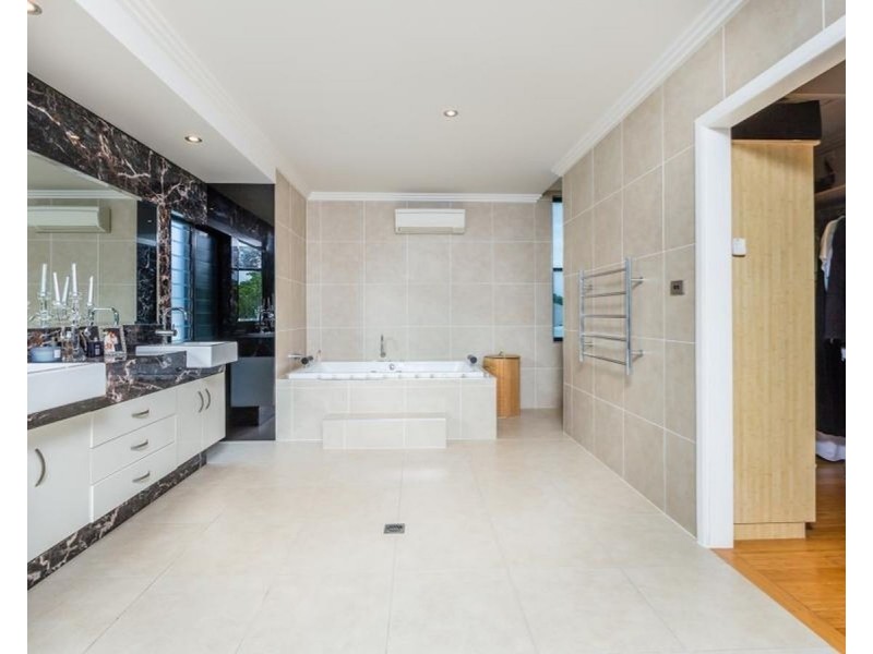 /7 Icefire Quay, Trinity Park QLD 4879