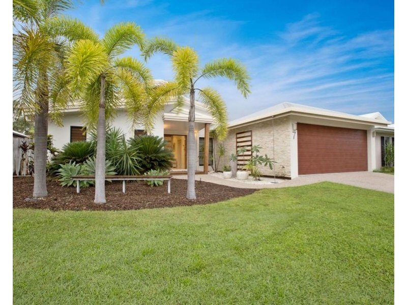 /7 Icefire Quay, Trinity Park QLD 4879
