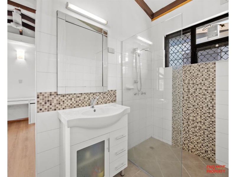 /9 Centaur Street, Trinity Park QLD 4879