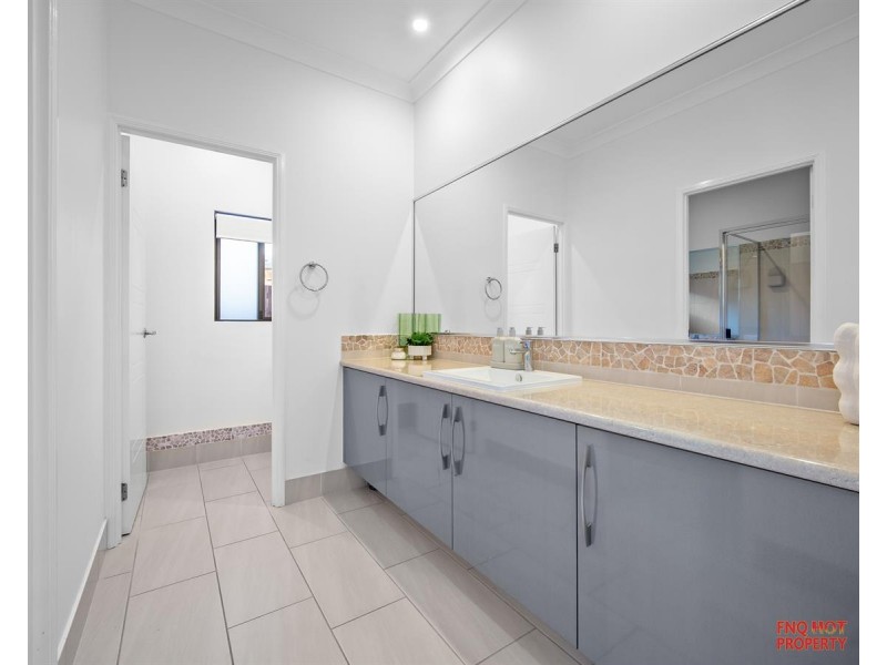 /6 Quest Court, Trinity Park QLD 4879