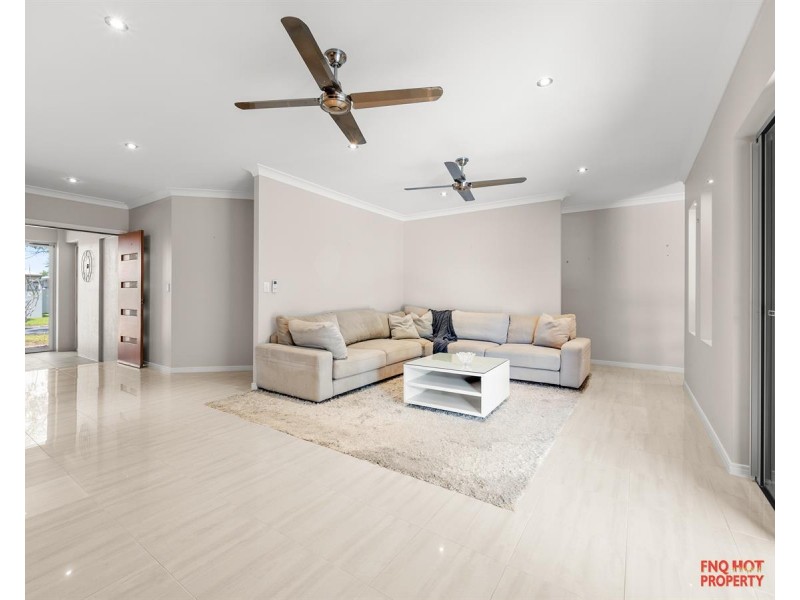 /9 Icefire Quay, Trinity Park QLD 4879