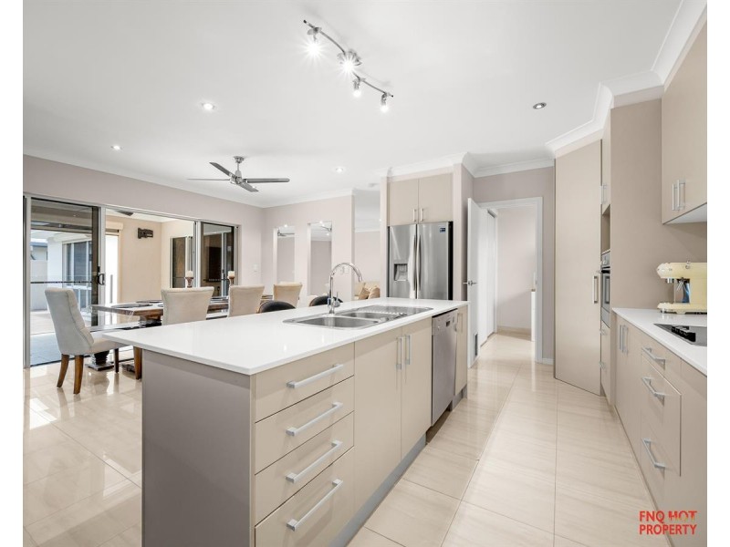 /9 Icefire Quay, Trinity Park QLD 4879