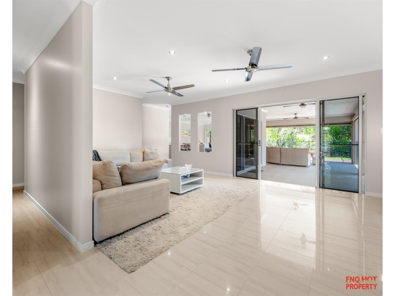/9 Icefire Quay, Trinity Park QLD 4879