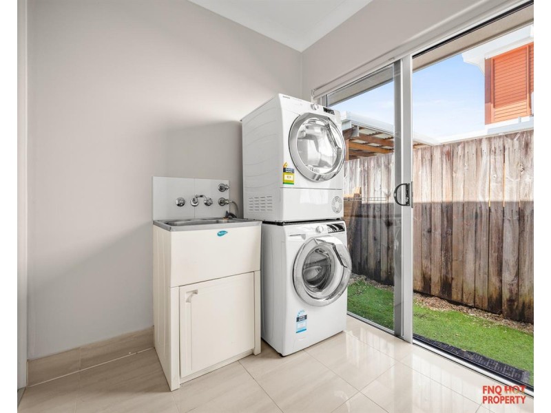 /9 Icefire Quay, Trinity Park QLD 4879