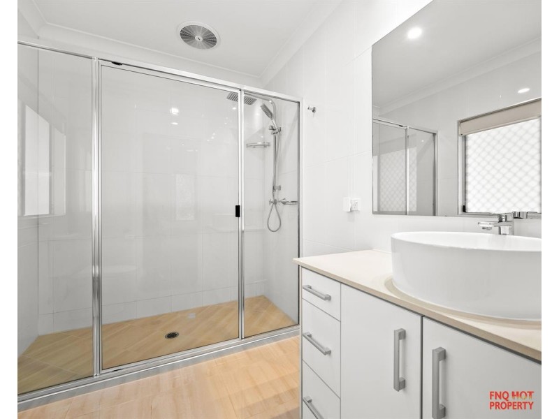 /9 Icefire Quay, Trinity Park QLD 4879