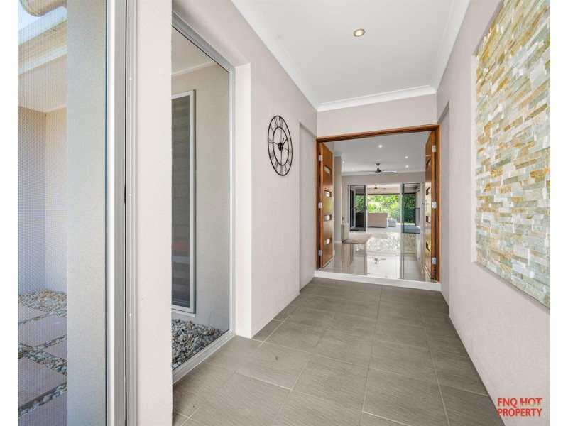 /9 Icefire Quay, Trinity Park QLD 4879