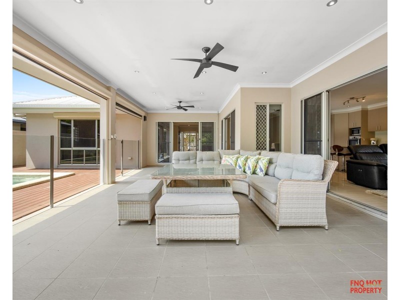 /9 Icefire Quay, Trinity Park QLD 4879
