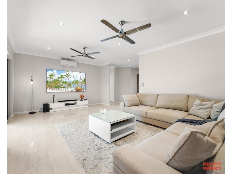 /9 Icefire Quay, Trinity Park QLD 4879