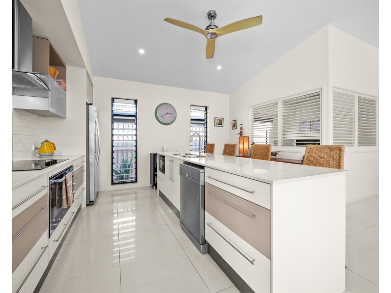 /13 Icefire Quay, Trinity Park QLD 4879