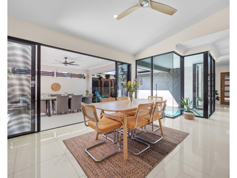 /13 Icefire Quay, Trinity Park QLD 4879