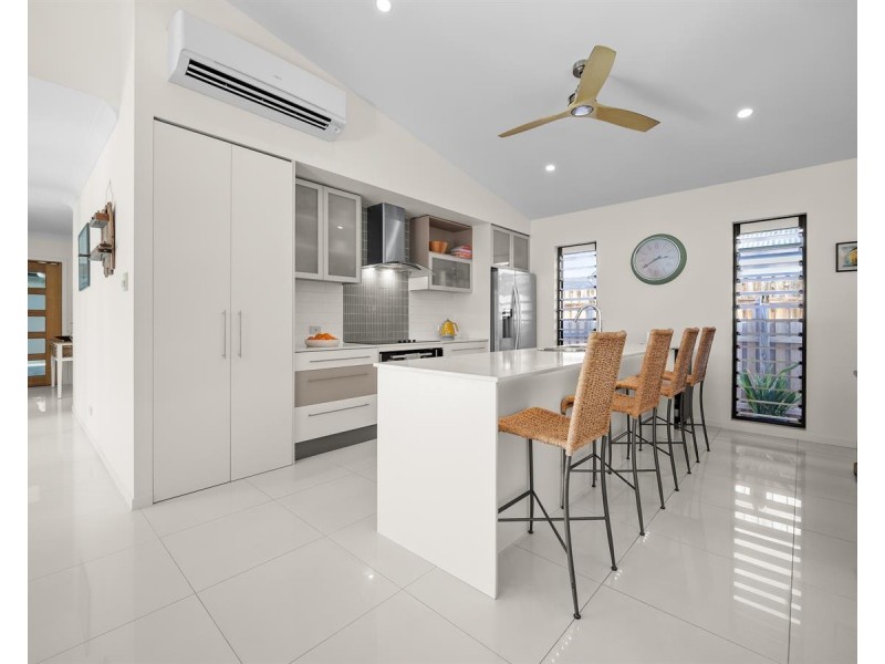 /13 Icefire Quay, Trinity Park QLD 4879