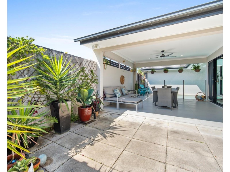 /13 Icefire Quay, Trinity Park QLD 4879