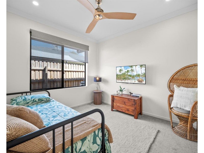 /13 Icefire Quay, Trinity Park QLD 4879