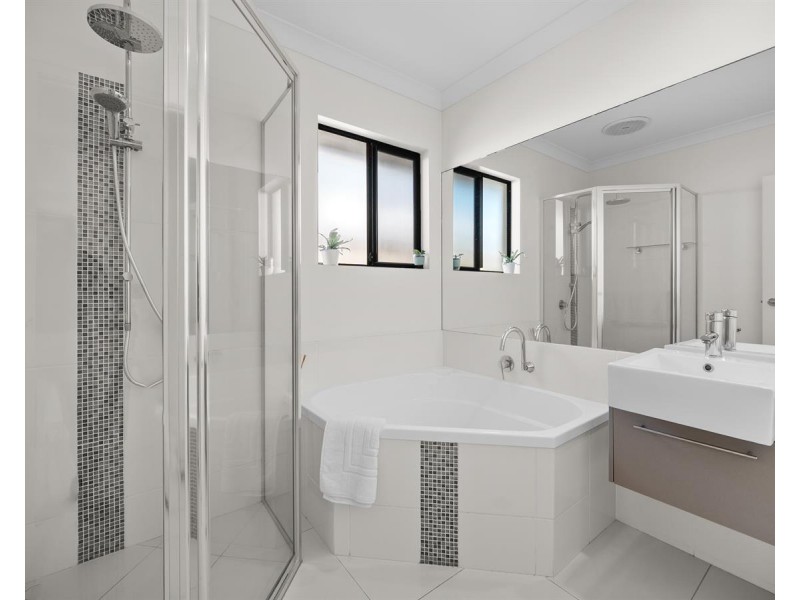 /13 Icefire Quay, Trinity Park QLD 4879