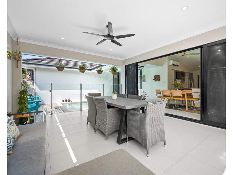 /13 Icefire Quay, Trinity Park QLD 4879