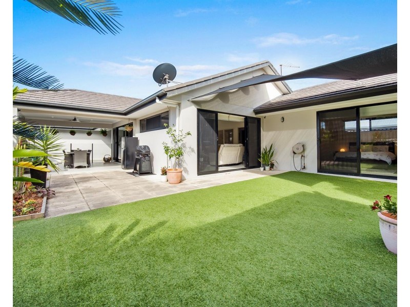 /13 Icefire Quay, Trinity Park QLD 4879