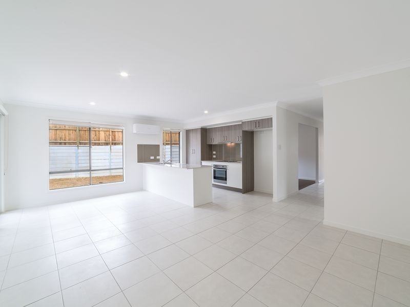 4 Finlayson Street, Spring Mountain QLD 4124
