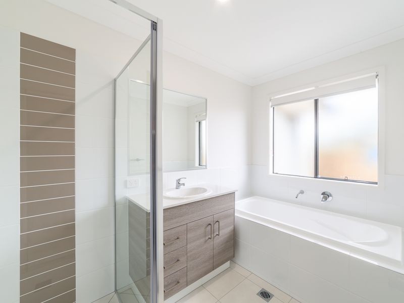 4 Finlayson Street, Spring Mountain QLD 4124