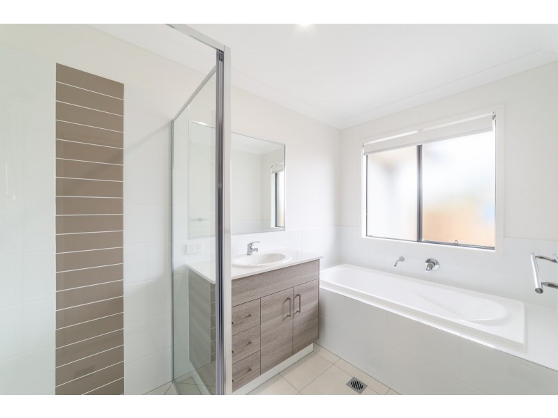 4 Finlayson Street, Spring Mountain QLD 4124
