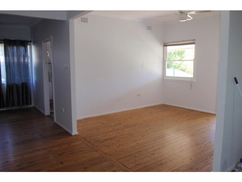 18 Welcome Street, Woy Woy NSW 2256