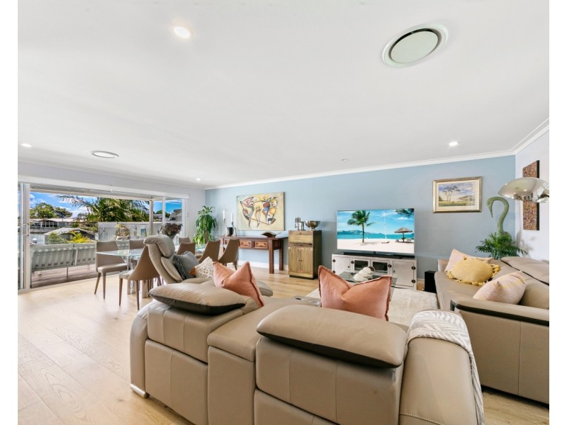 13 Mainsail Avenue, St Huberts Island NSW 2257