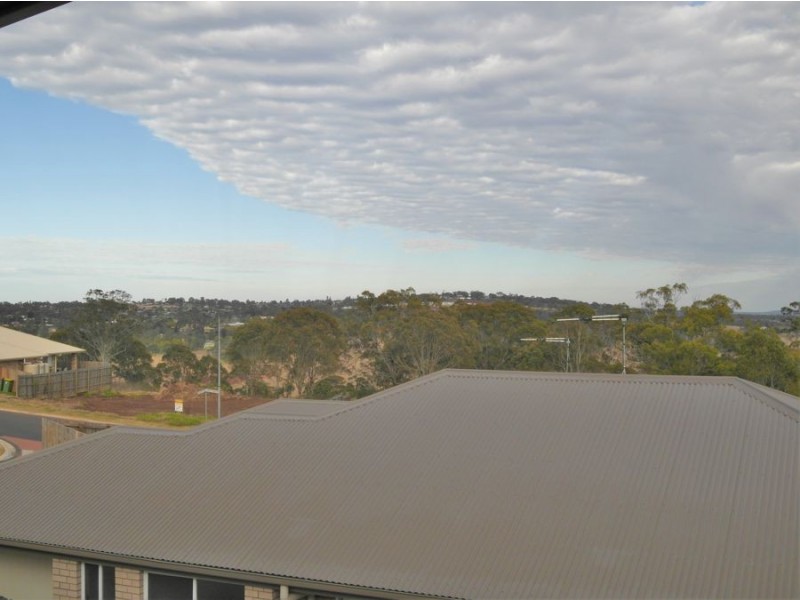 9 McShane Drive, Mount Kynoch QLD 4350