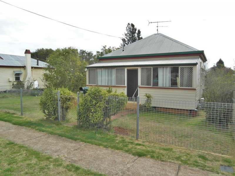 195 Russell Street, Newtown QLD 4350