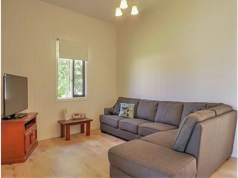 326 West Street, Kearneys Spring QLD 4350