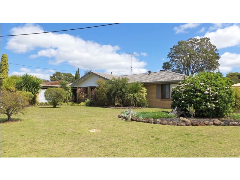 22 Nugent Crescent, Wilsonton QLD 4350