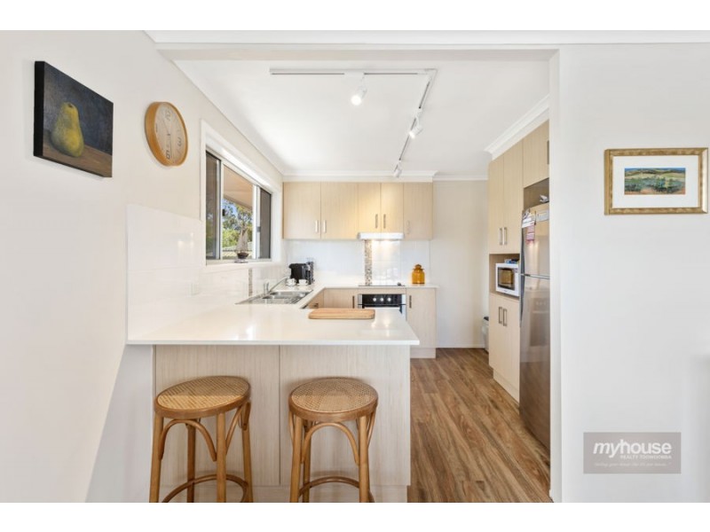 10 Catto Street, Centenary Heights QLD 4350