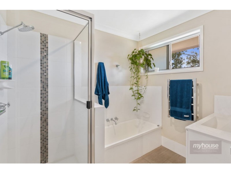 10 Catto Street, Centenary Heights QLD 4350