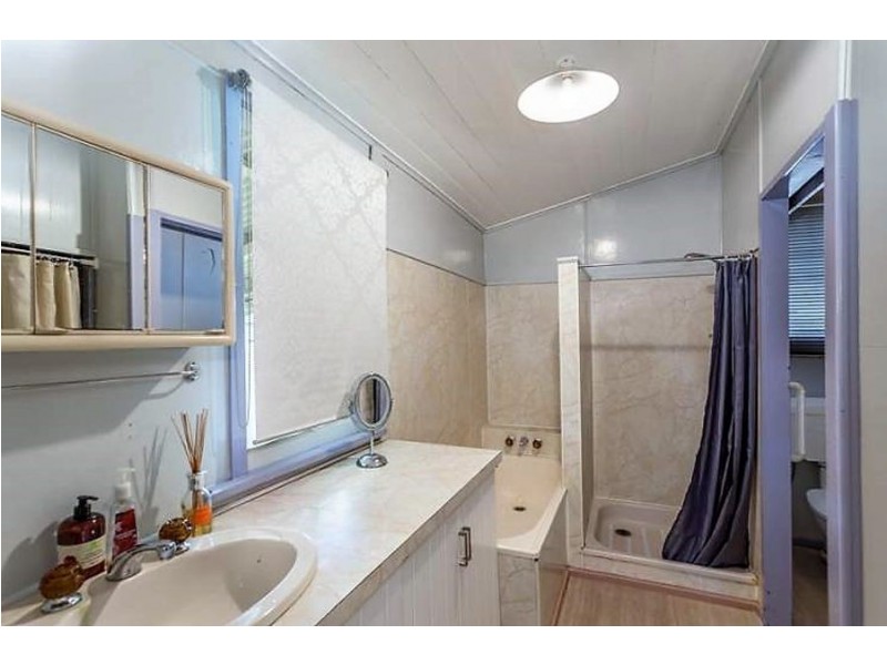 45 West Street, Newtown QLD 4350