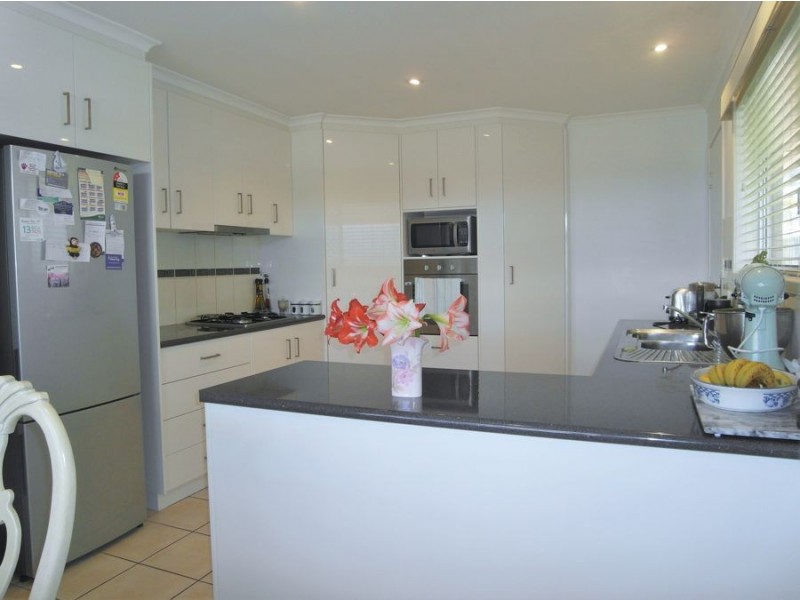 17 Gordon Avenue, Rockville QLD 4350