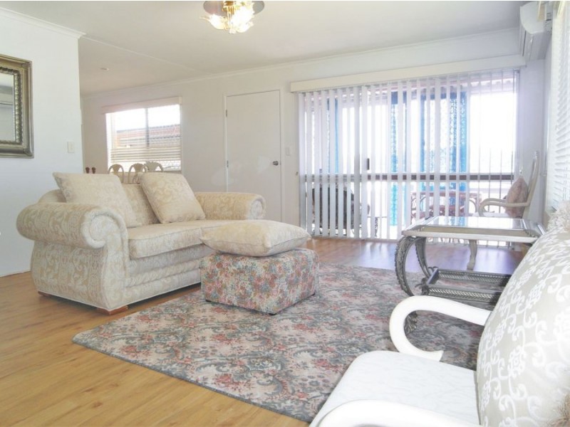 17 Gordon Avenue, Rockville QLD 4350