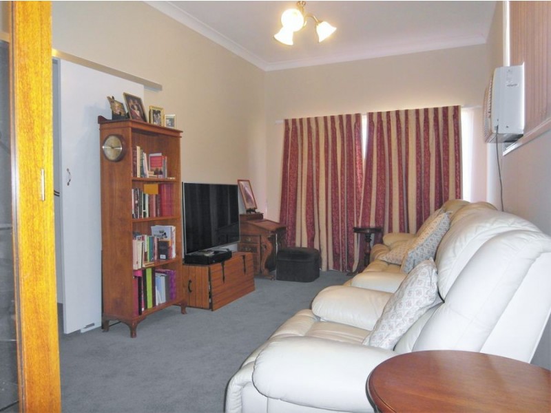 17 Gordon Avenue, Rockville QLD 4350