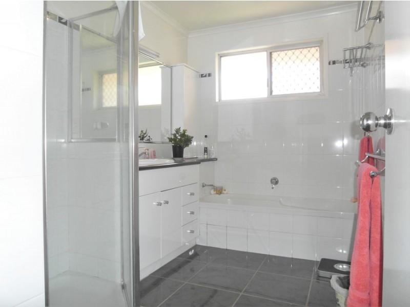 17 Gordon Avenue, Rockville QLD 4350