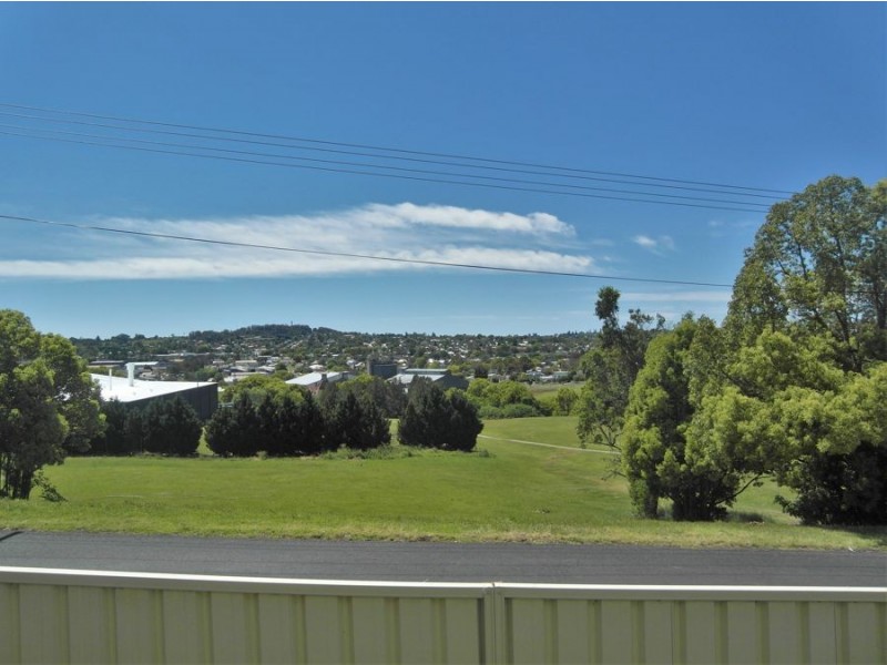 17 Gordon Avenue, Rockville QLD 4350