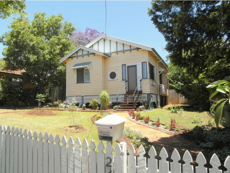 235 West Street, Harristown QLD 4350