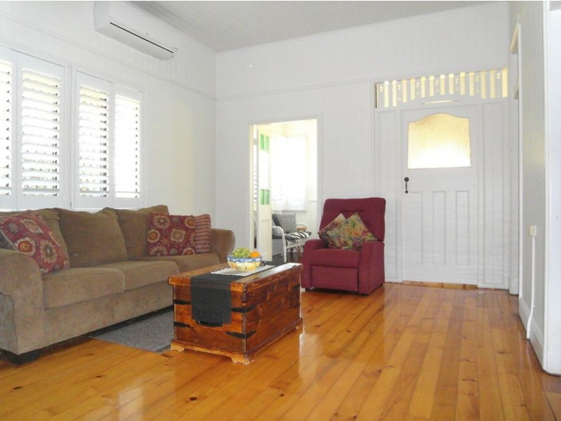 235 West Street, Harristown QLD 4350